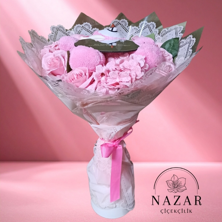 Pembe Gül Ortanca ve Ayıcık ile Aynalı Demet